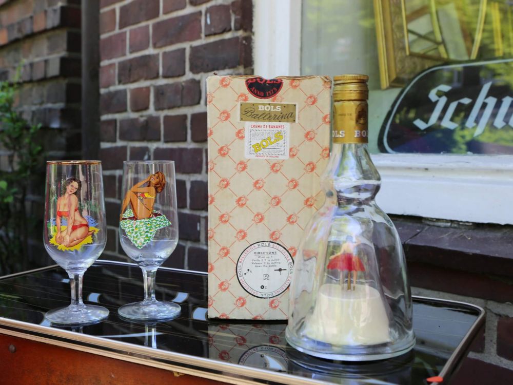 Möbel und Wohnaccessoires im Stil der 40er, 50er & 60er Jahre - Rockabillyshop in Hamburg